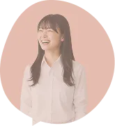 明るく笑う女性